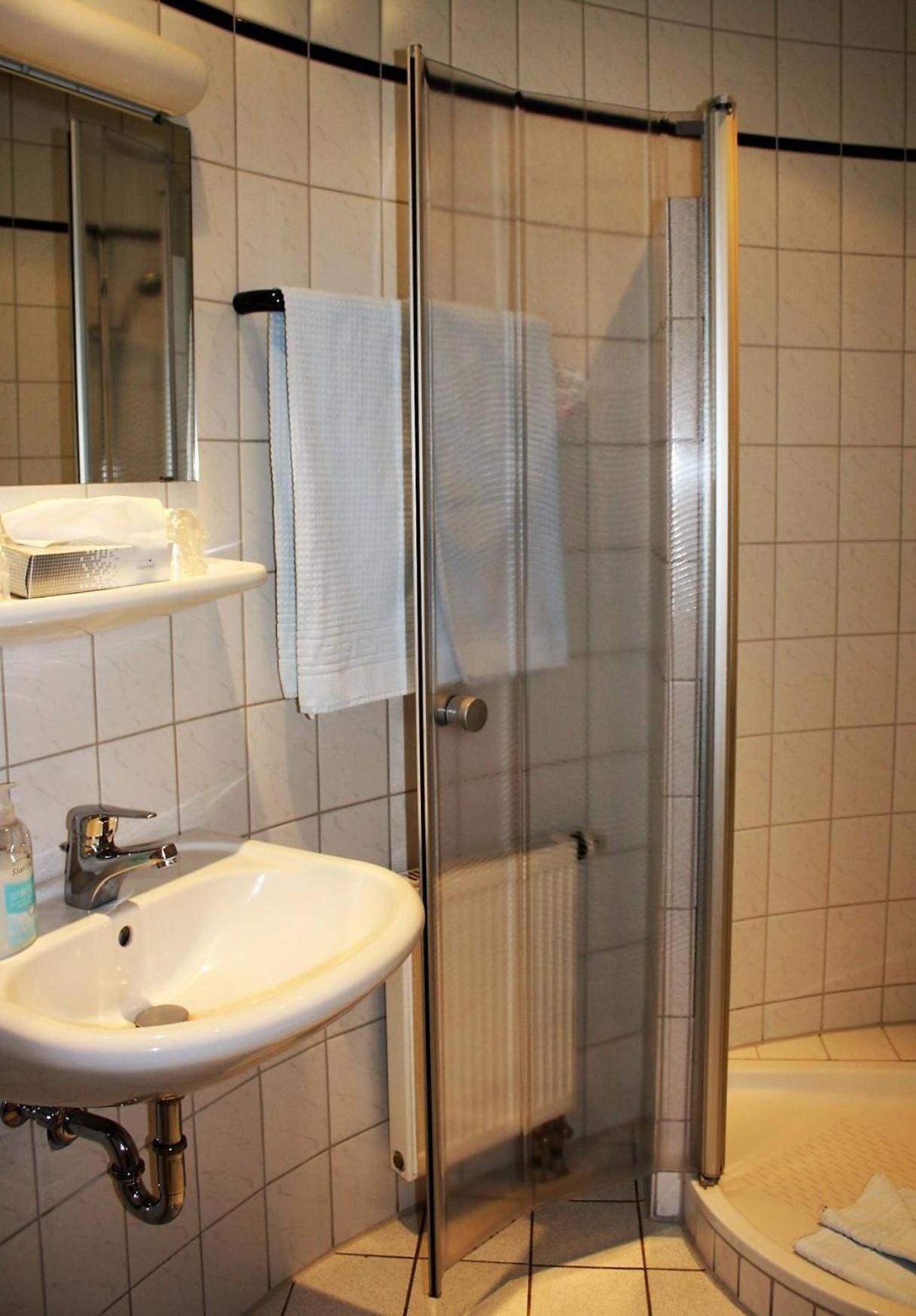 Hotel Schoene Aussicht Gießen Exteriör bild